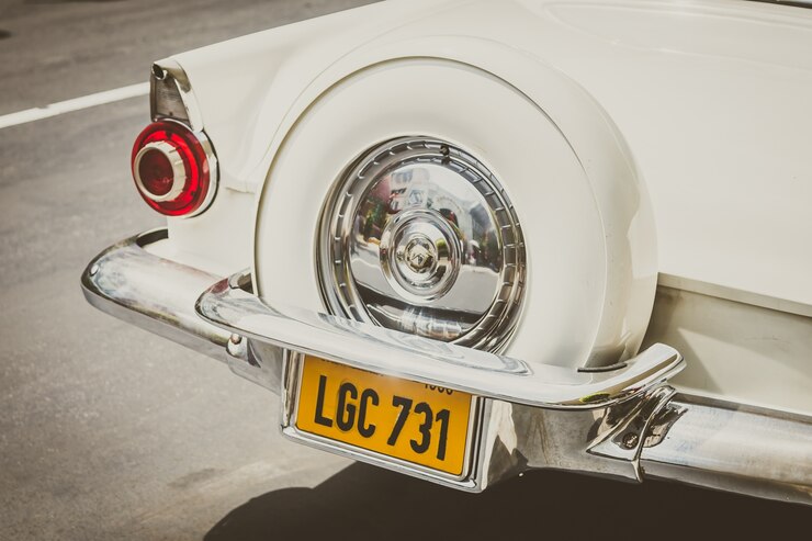 Free Photo old automobile light detail scooter