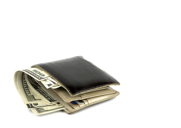 흰색 배경에 고립 달러와 오래 된 검은 지갑