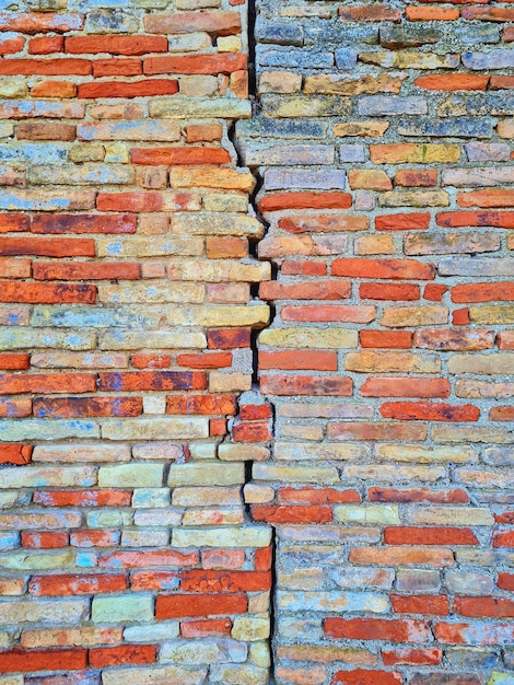 Free photo old brick wall split by a crack