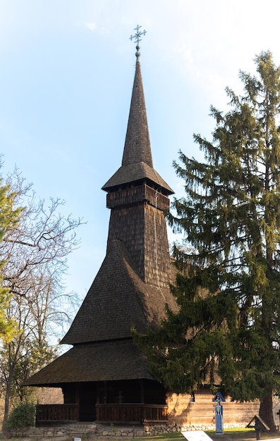 Vecchia chiesa nel museo del villaggio a bucarest romania