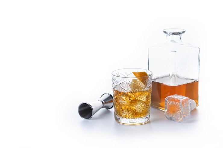 Free Photo old fashioned cocktail garnished with orange isolated on white background