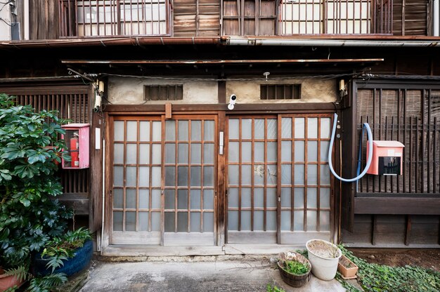 Вход в старый дом в Японии