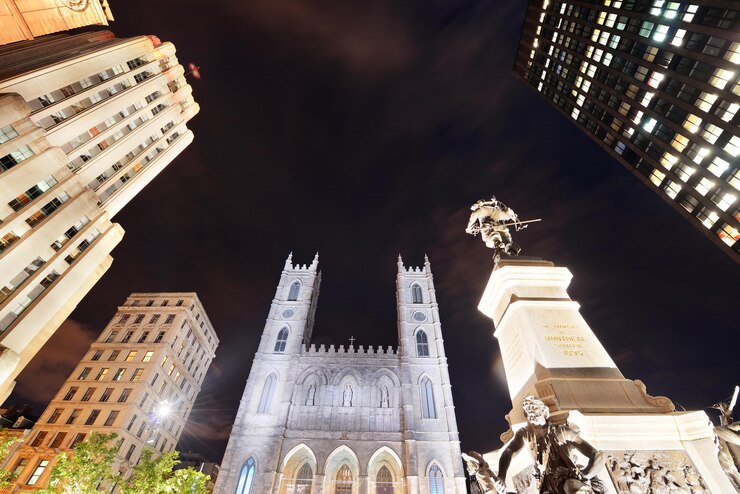 Free Photo old montreal at night