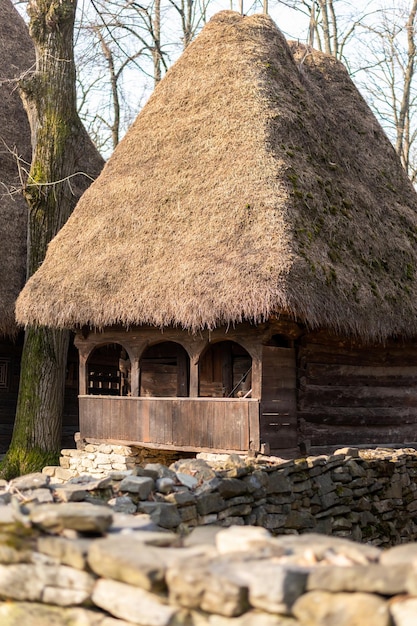 ブカレスト ルーマニアの村博物館の古い住宅の建物