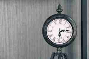 Free photo old vintage clock