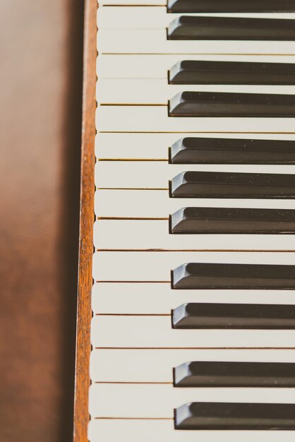 古いビンテージピアノの鍵