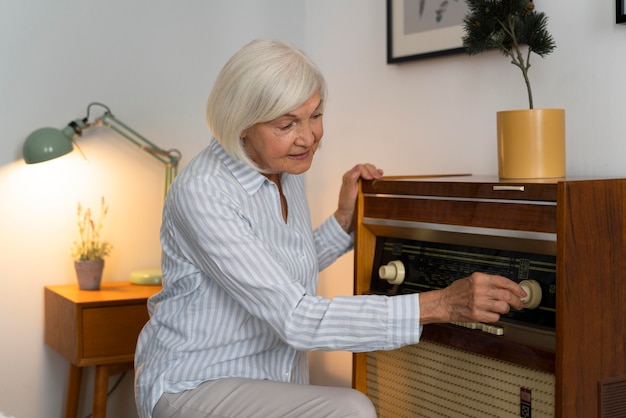 Free photo old woman confronting alzheimer disease