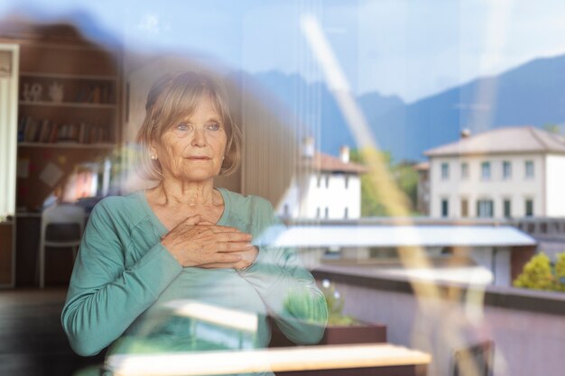 Free photo old woman doing fitness exercises