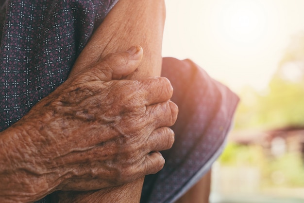 Foto gratuita dolore muscolare della vecchiaia.