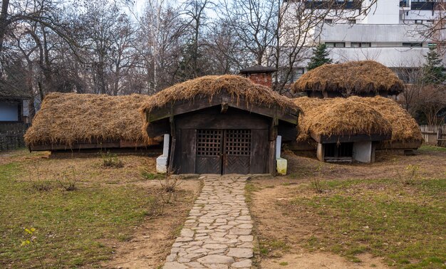 村の古い木造住宅