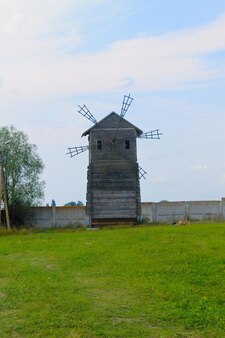 ウクライナ​の​古い​木製​の​風車