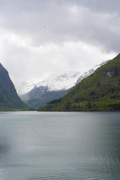올덴 노르웨이 2023년 5월 17일 강과 산