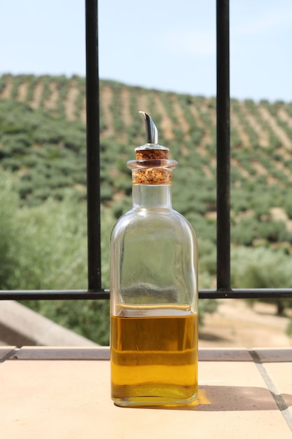 Foto gratuita olio d'oliva con sfondo di olive