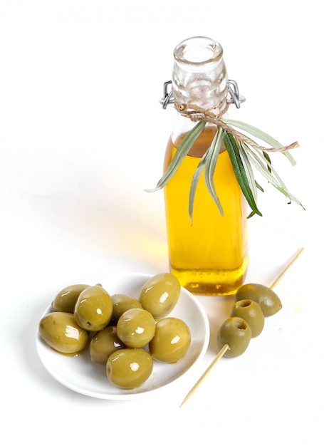 Olio d'oliva con olive