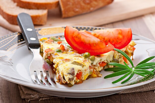 Free photo omelet with vegetables