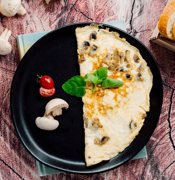 Omelette with tomato and mushrooms