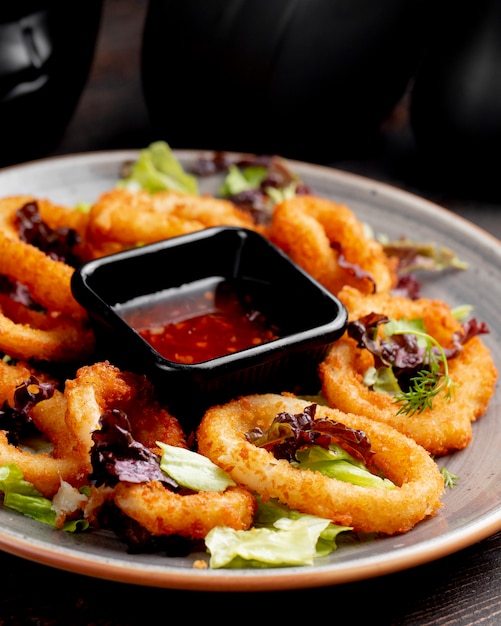 onion rings served with lettuce and sauce