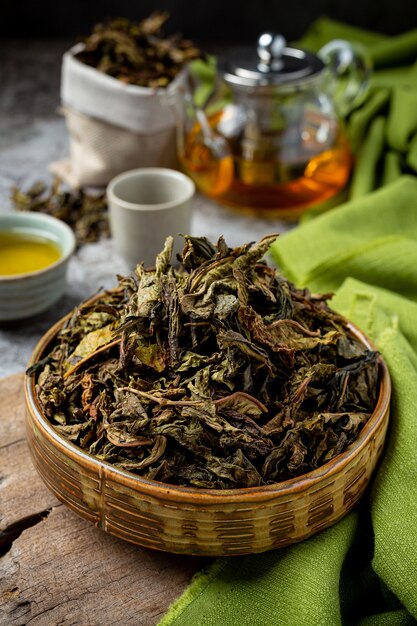 Oolong green tea in a teapot and bowl.