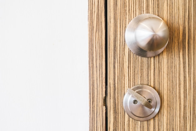 Open lock wood keyhole front