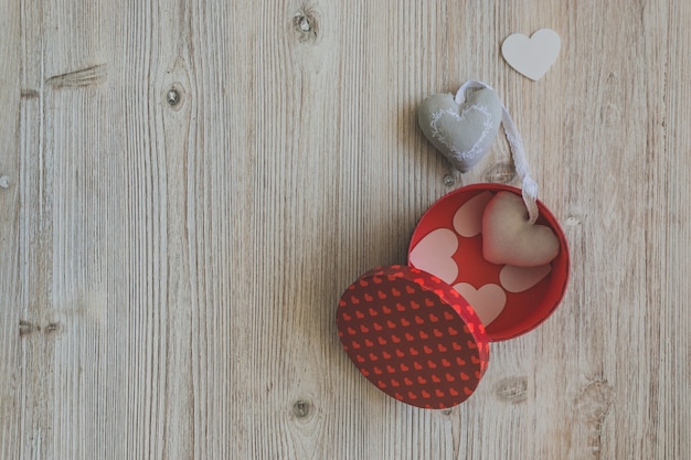 Free photo open red circular box with white hearts