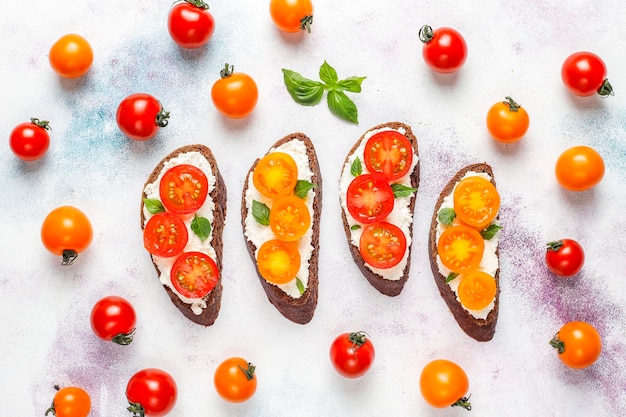 Open sandwiches with cottage cheese,cherry tomatoes and basil.