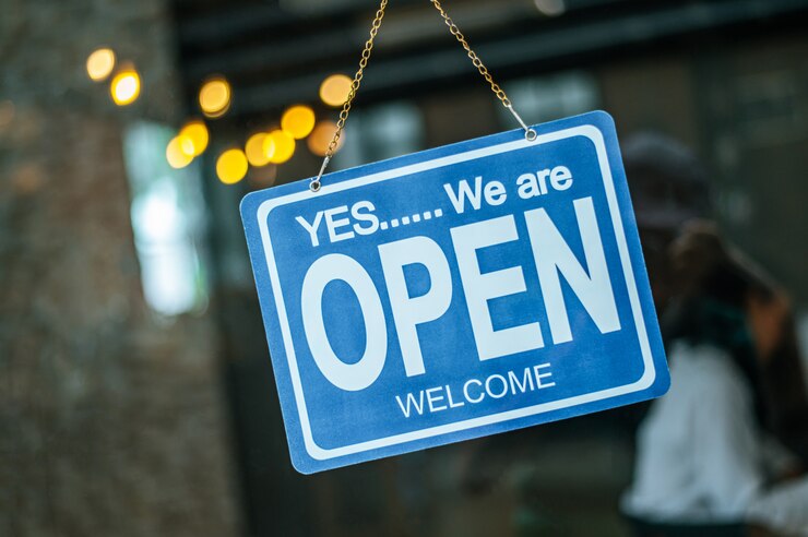 Free Photo open sign broad through the glass of window at coffee shop