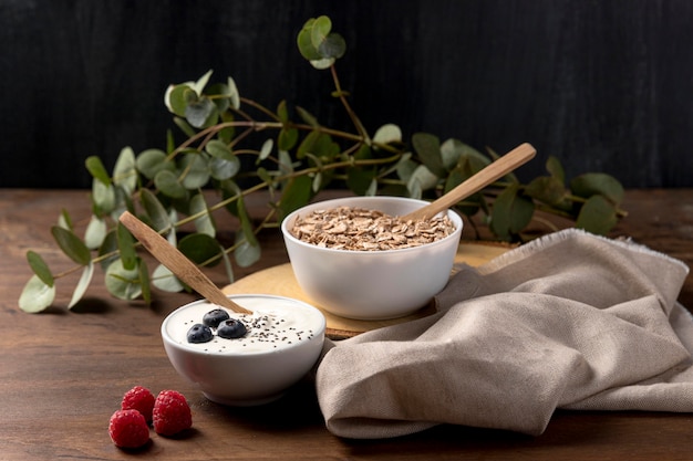 Foto gratuita muesli e yogurt oragnici