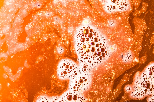 오렌지 목욕 거품으로 물을 폭탄