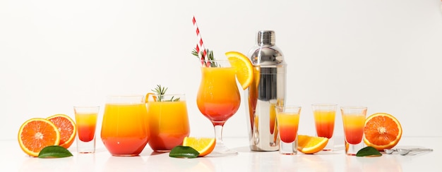 免费照片橙色鸡尾酒新鲜美味的夏季柑橘类的概念