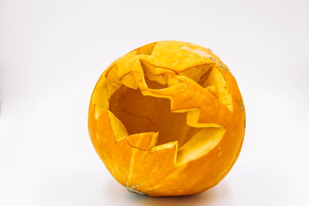 Free photo orange pumpkin with carved scary face