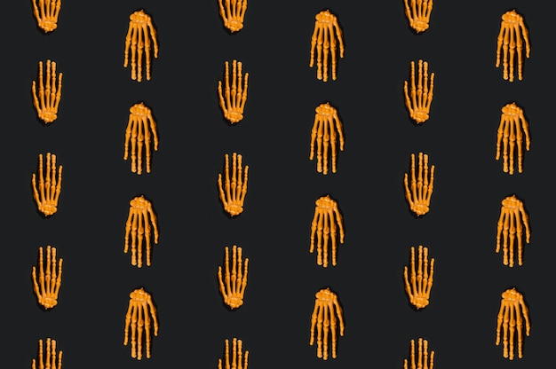オレンジの骨格の手が偶数行に置かれている