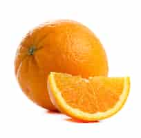 Foto gratuita arancia su bianco su bianco