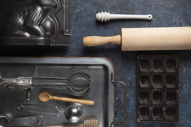 Free photo ordered composition of baking tools top view