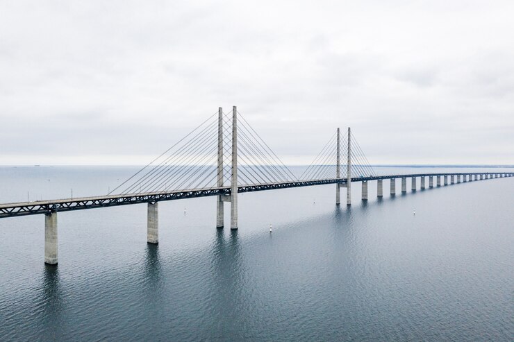 Free Photo oresund bridge located in malmo, sweden on the calm blue water during daylight