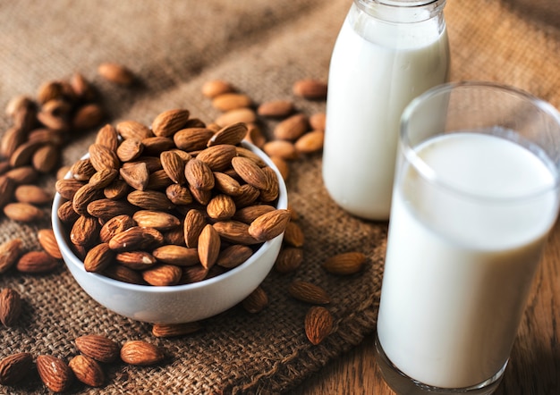 Free photo organic almond milk and almonds