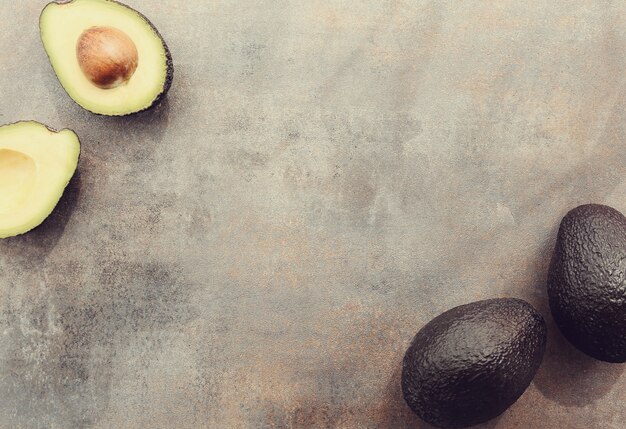 органические фрукты авокадо