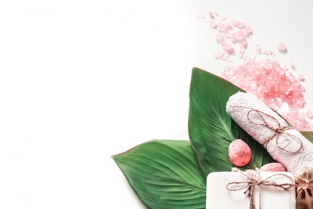 Hình ảnh Hoa Spa sẽ làm bạn cảm thấy thư giãn và nhẹ nhàng hơn bao giờ hết. Chỉ cần nhìn vào những bông hoa tươi tắn, bạn sẽ cảm nhận được sự thoải mái và thư thái tràn đầy trong không gian tươi mới của Spa. 