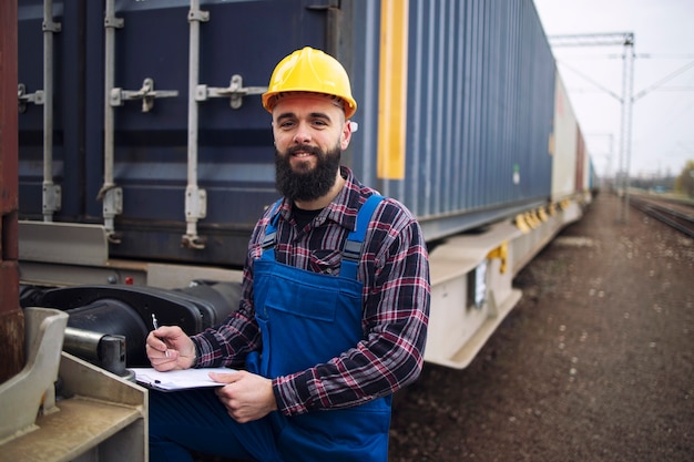 Organizing shipment distribution and logistics