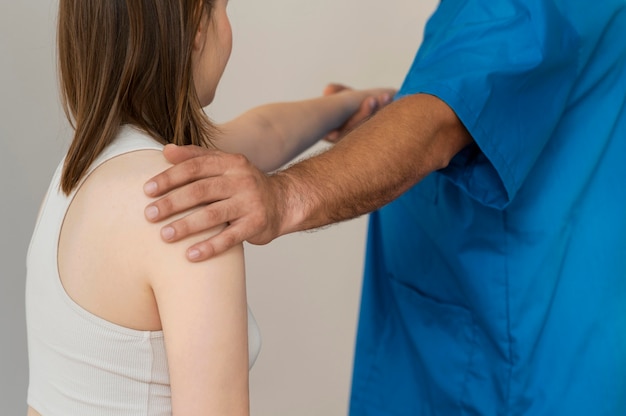 Free photo osteopathy patient getting treatment massage