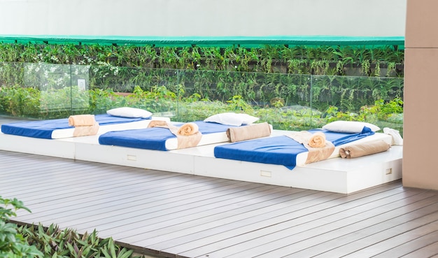 Free photo outdoor massage bed