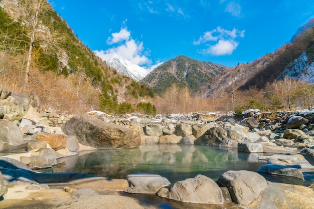 Foto gratuita onsen all'aperto, giappone