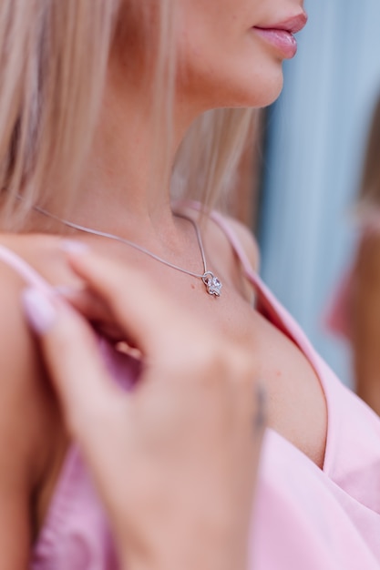 Free photo outdoor portrait of woman in pink romantic dress wearing necklace