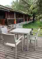 Free photo outdoor restaurant with tables and chairs in resort