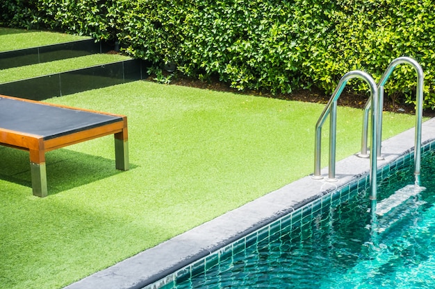 Free photo outdoor swimming pool