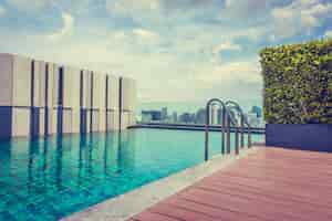 Free photo outdoor swimming pool