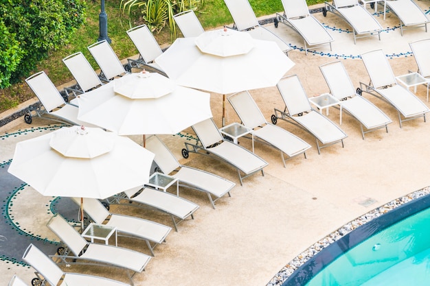 Foto gratuita piscina all'aperto