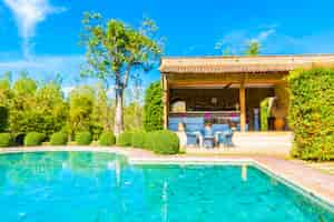 Foto gratuita piscina all'aperto