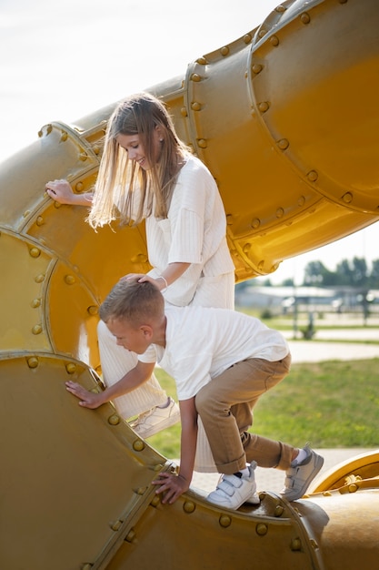 Sfondo colorato parco giochi per bambini all'aperto