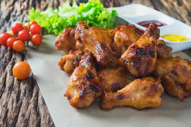 Free photo oven roasted chicken wings