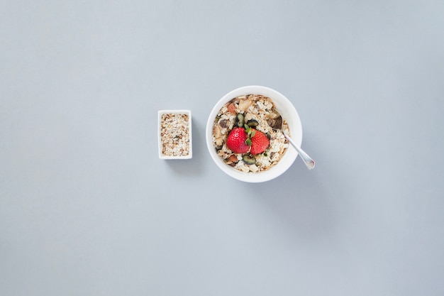 Free photo overhead shot of breakfast muesli bowl